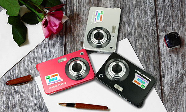 紅色21M 720P 8倍數(shù)碼變焦數(shù)碼相機(jī)細(xì)節(jié)圖